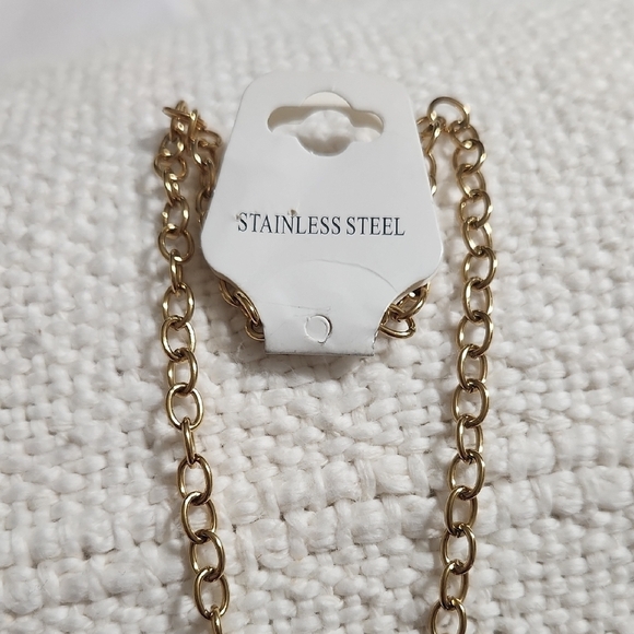 Gold Heart Pendant Necklace - Picture 4 of 6